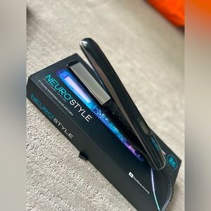 Neuro by Paul Mitchell Style Titanium Flat Iron